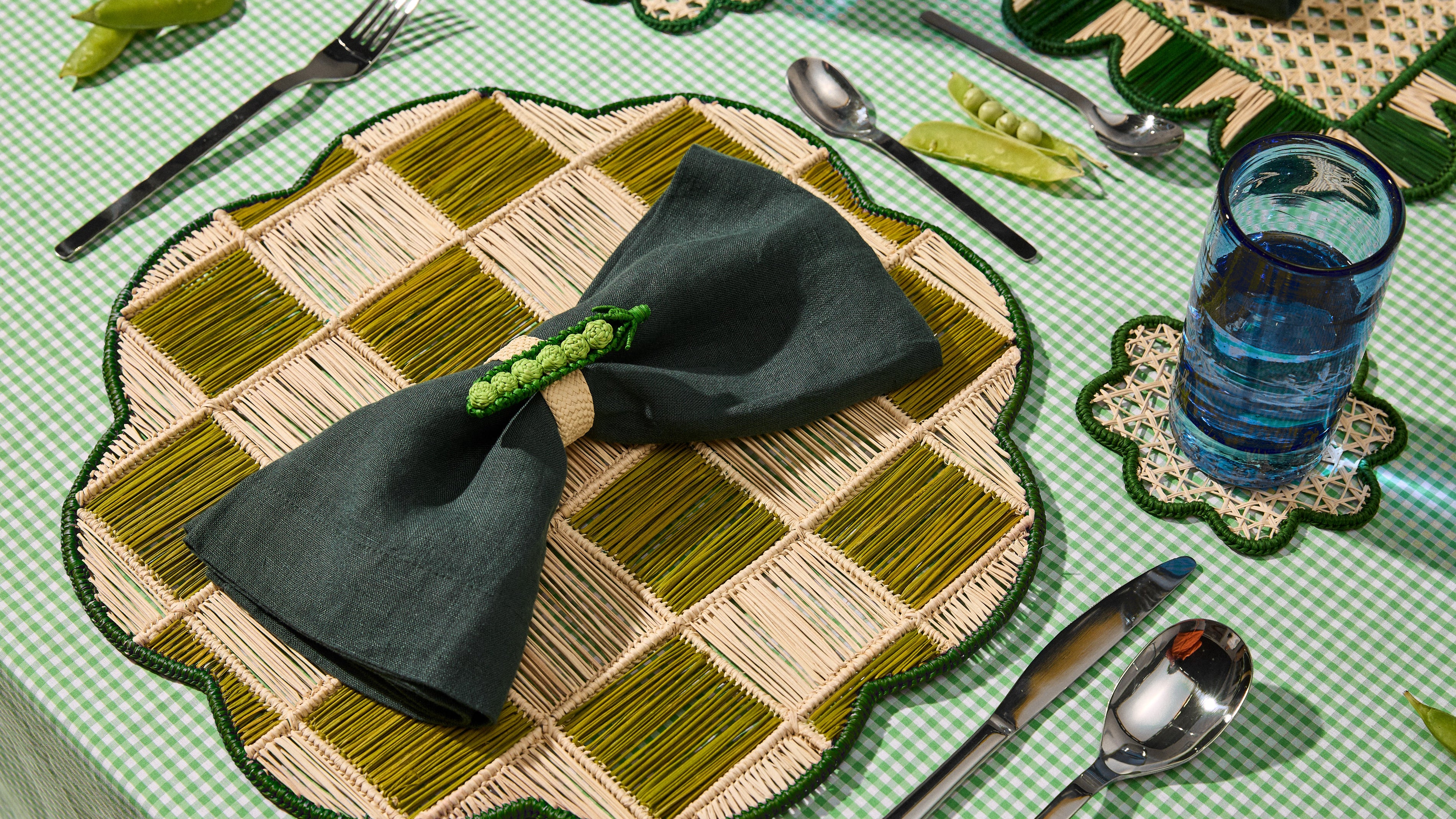 How to Host a Dinner Party: A Stress-Free Tablescape Checklist