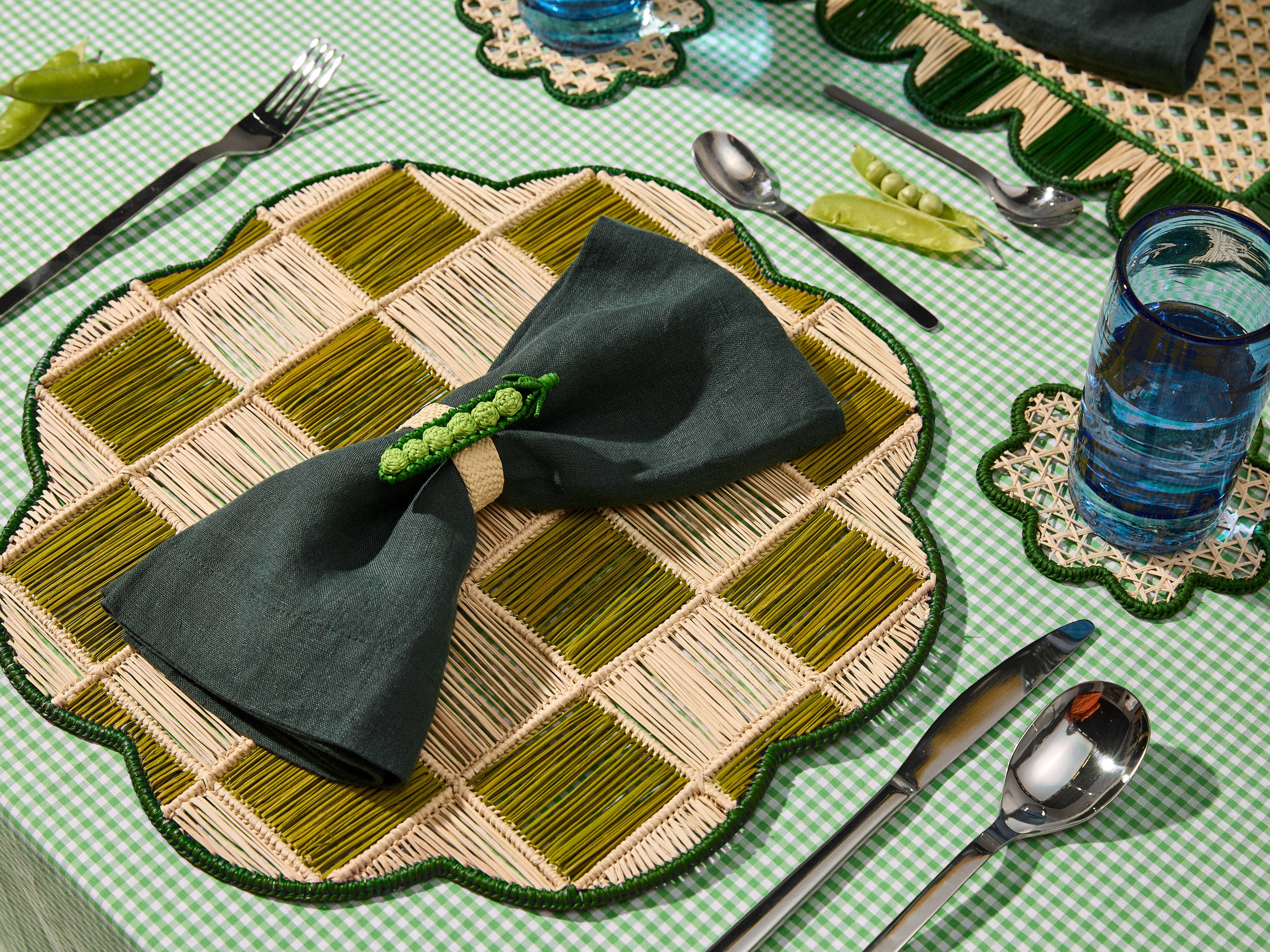 How to Host a Dinner Party: A Stress-Free Tablescape Checklist