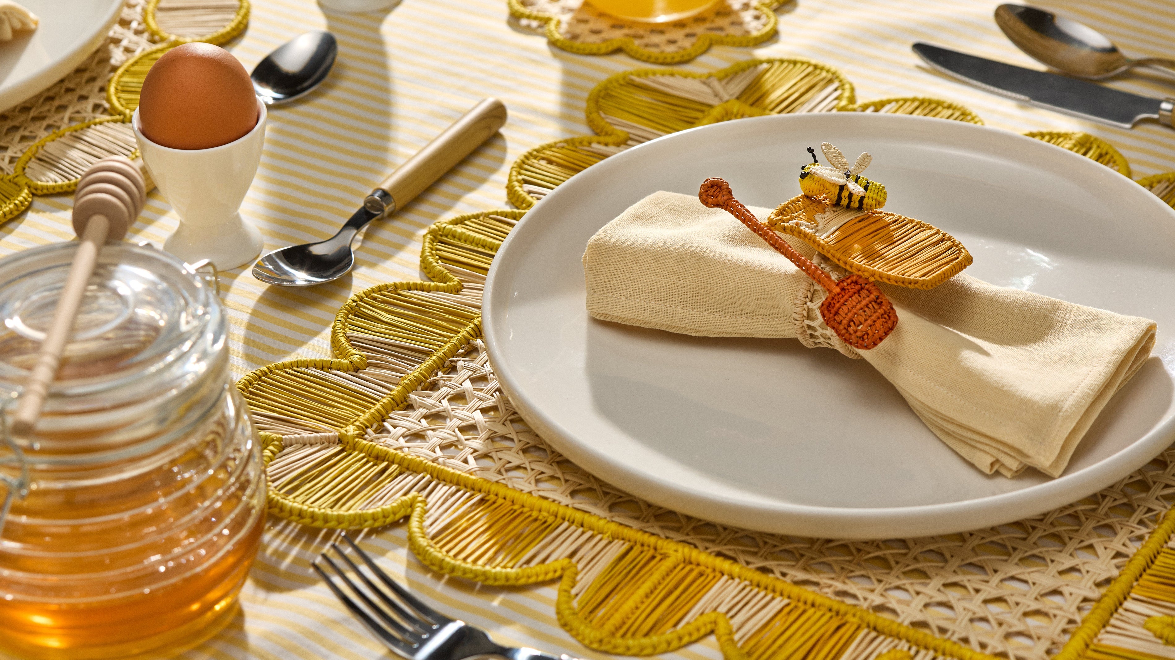 Small Table, Big Impression: Entertaining Ideas for Apartment Hosts